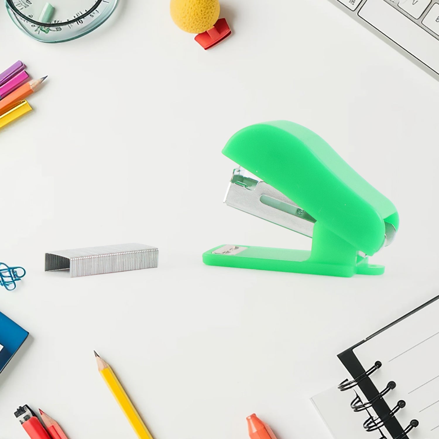 Mini Stapler with 1 Strip of Staples (1 Set) Mini Stapler with 1 Strip of Staples (1 Set)
